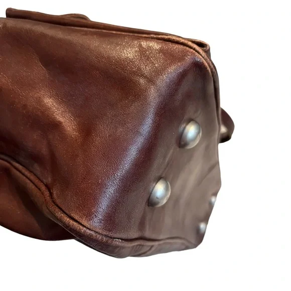 Vintage Leaders in Leather Tote Bag - Picture 6 of 13